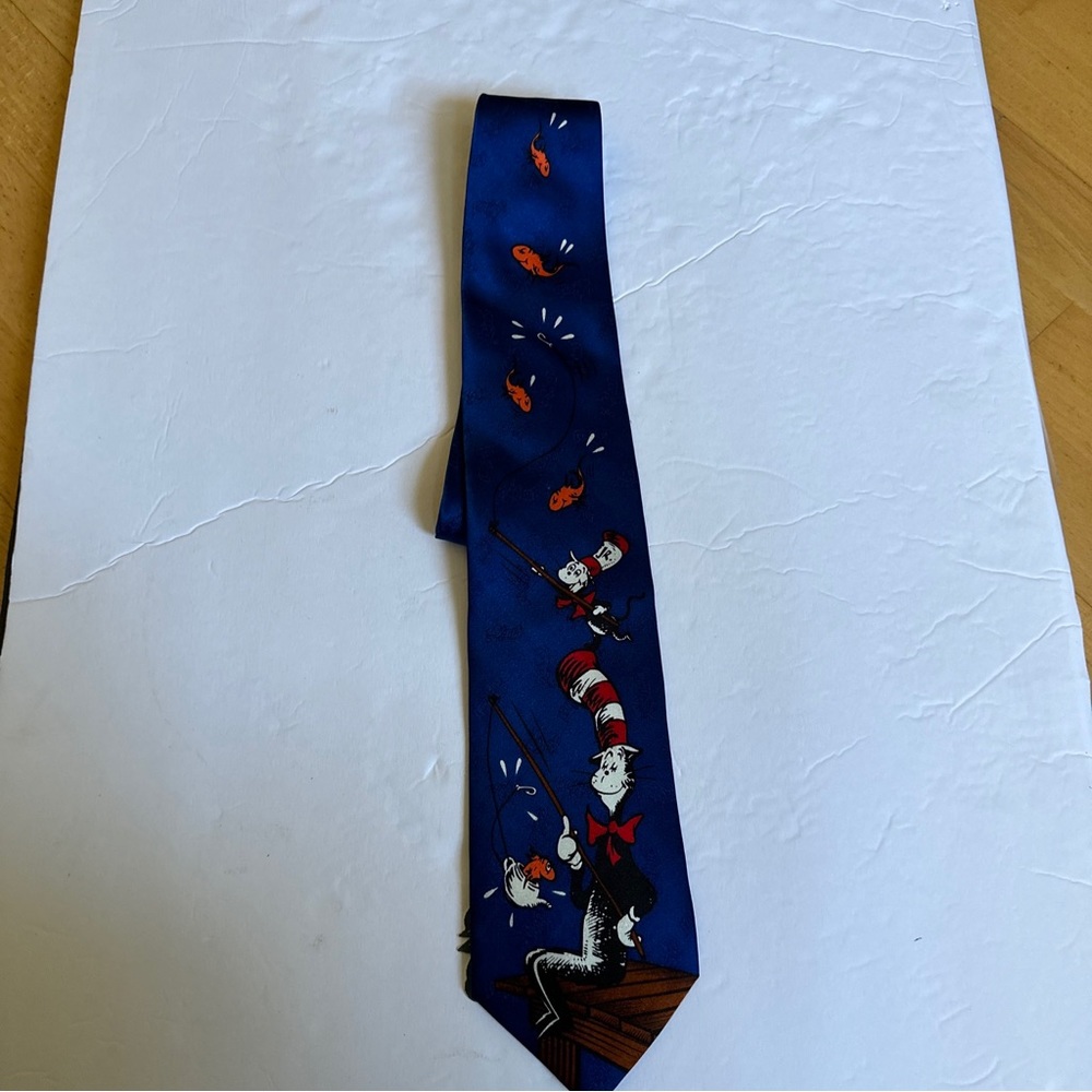 NWT 1986 Dr.Seuss “ Up-Up-Up with a fish” Cat in the Hat, mens tie